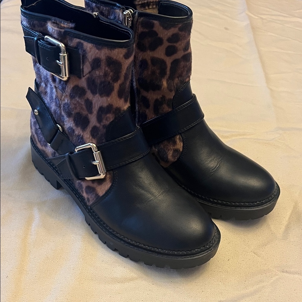 Nine West women’s Black and Leopard Print Combat Boots size 7